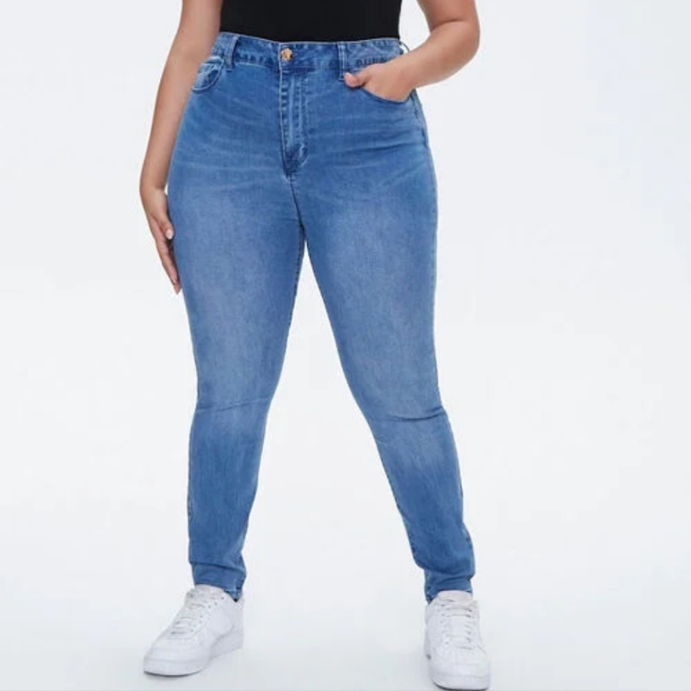 NWT Forever 21 plus high rise skinny jeans Size 14